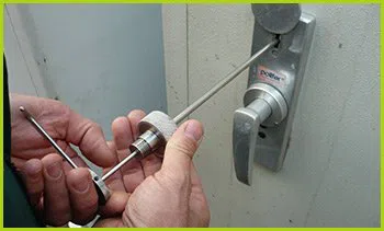Expert Locksmith Services Skokie, IL 847-713-5692 Expert Locksmith Services Skokie, IL 847-713-5692 - 15-emergency-locksmiths